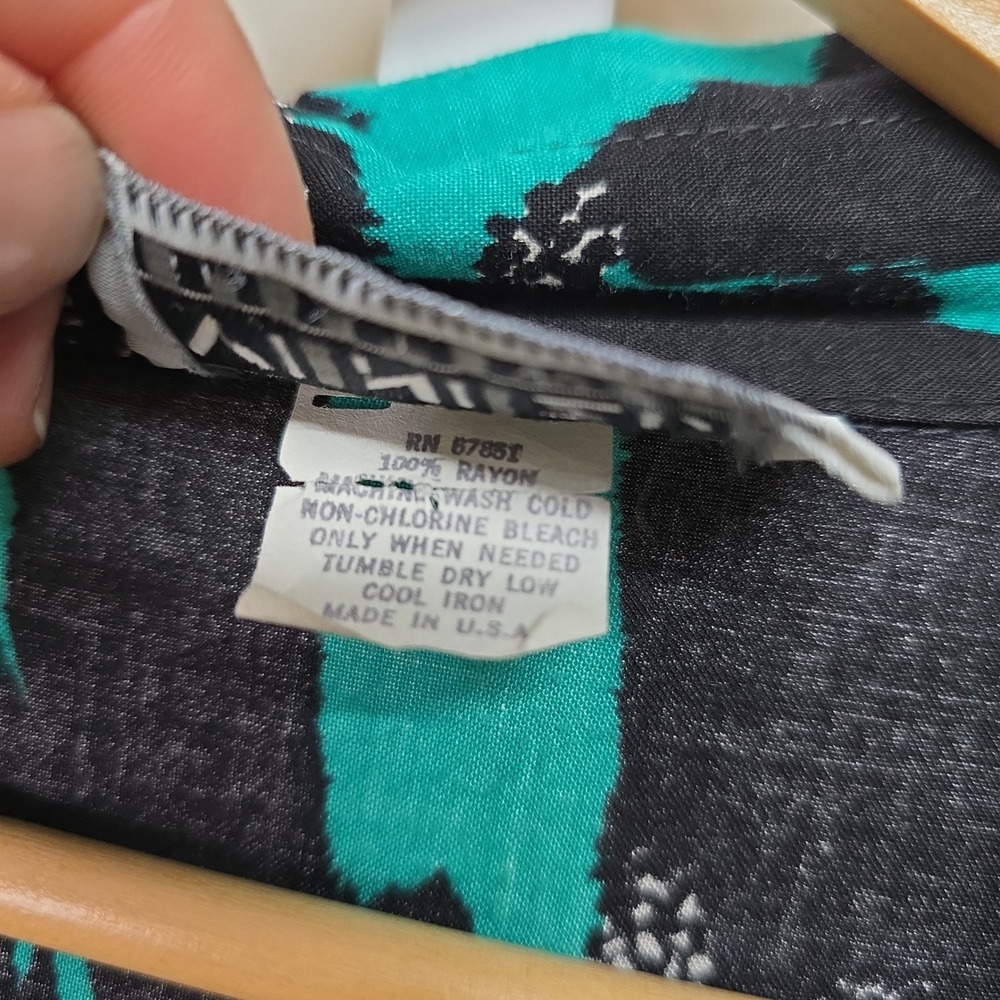 Vintage VENEZIA SPORTSWEAR Abstract Print Blouse Top Teal Black‎ Women's - Picture 5 of 8